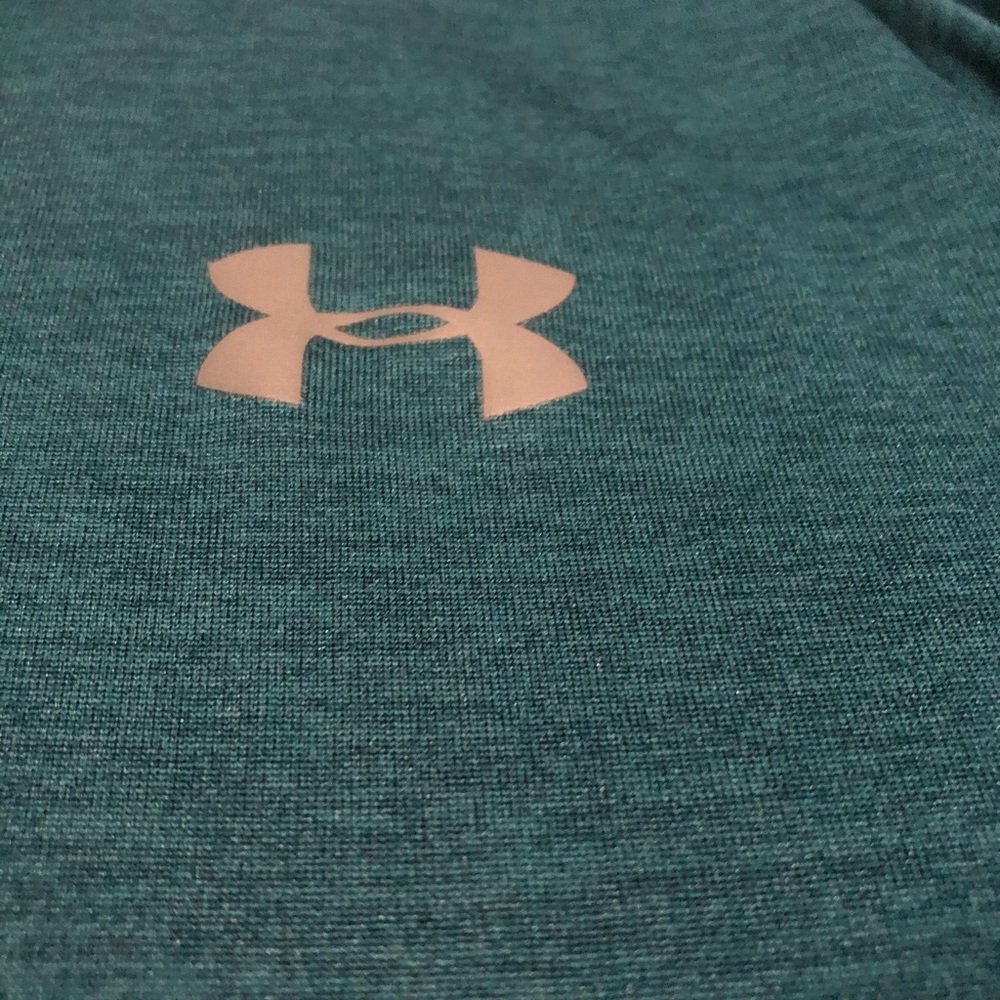 Men’s Under Armour top - Picture 2 of 3